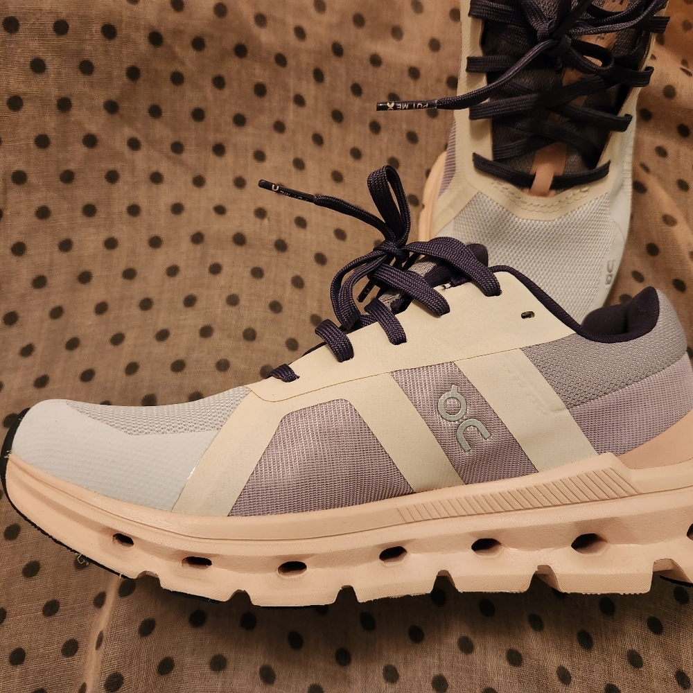 On Cloud Cloudrunner sneakers size US 7.5 womens pinkish/peach/white/grey